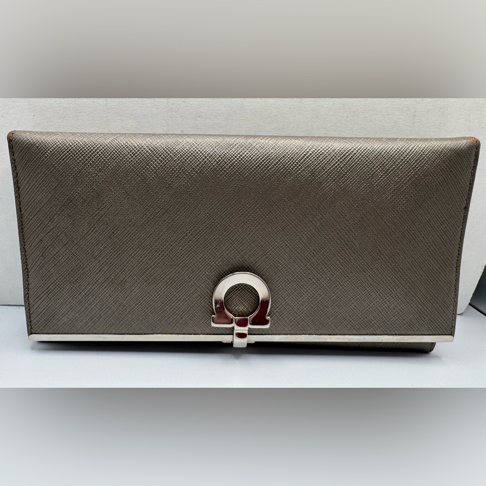 Salvatore Ferragamo Silver Leather Gancini Lon Continental Wallet